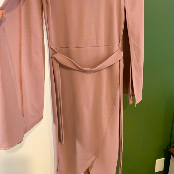Dusty pink cape sleeve dress - Picture 4 of 5
